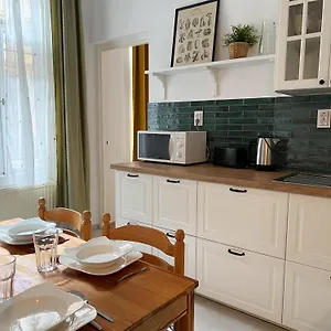  Apartment Large In