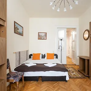  Apartment Bpr W21 Retro With Balcony